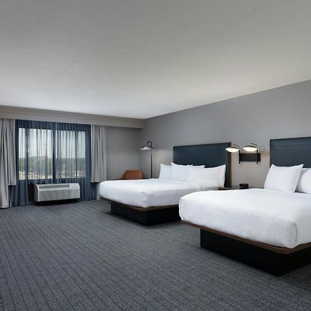 Courtyard By Marriott Wichita At Old Town Hotel Екстериор снимка