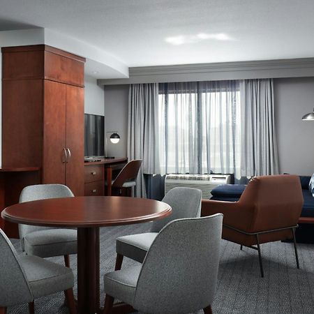 Courtyard By Marriott Wichita At Old Town Hotel Екстериор снимка
