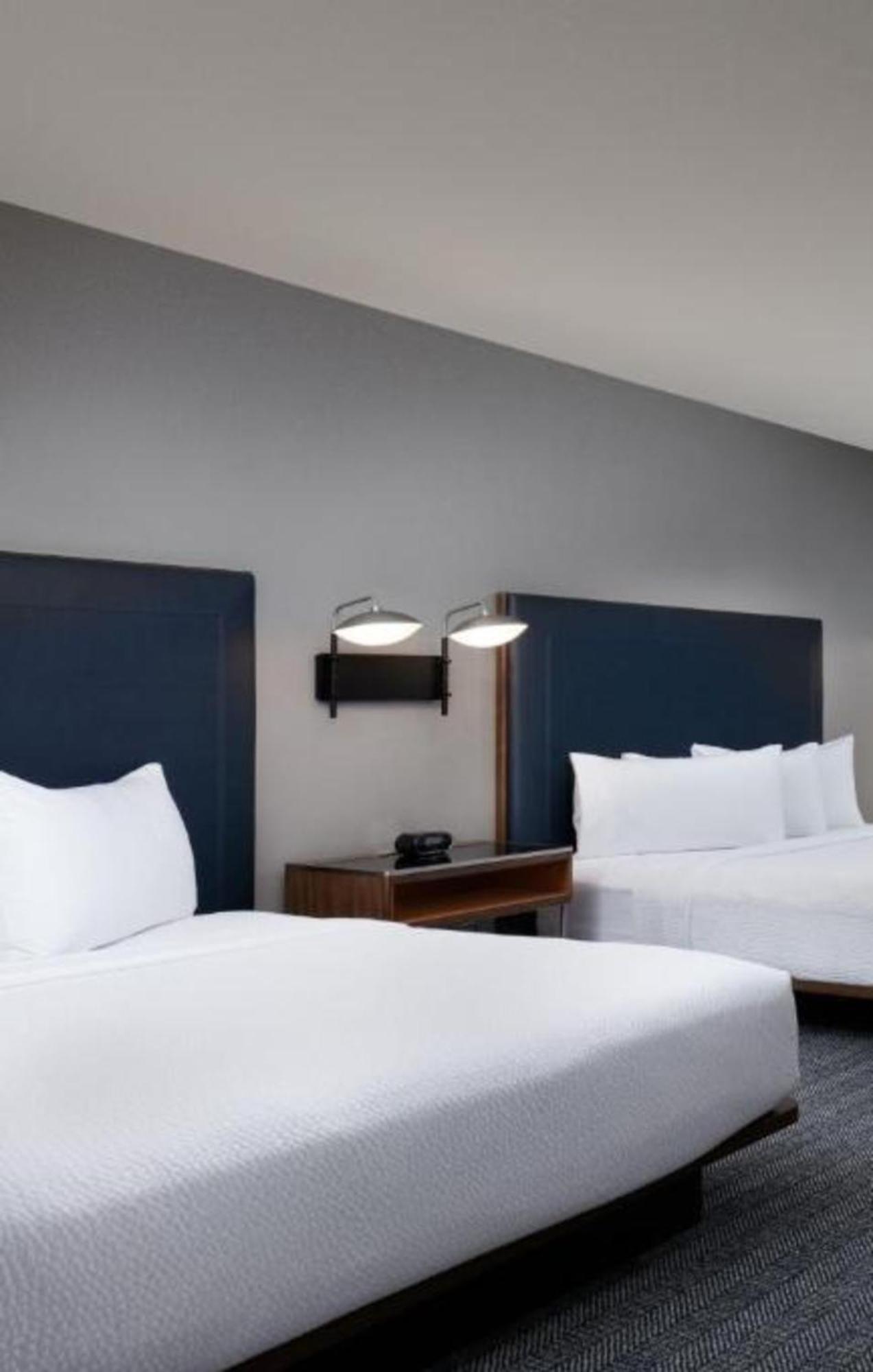 Courtyard By Marriott Wichita At Old Town Hotel Екстериор снимка
