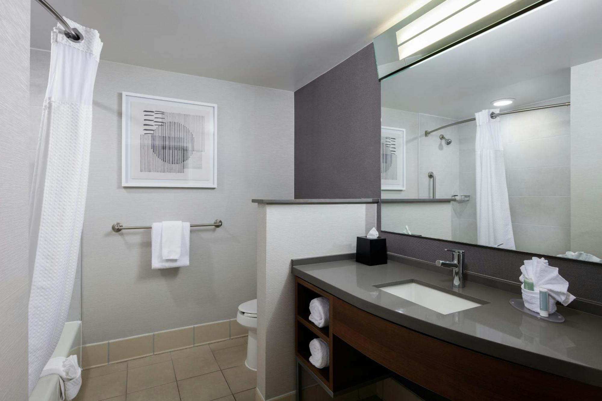 Courtyard By Marriott Wichita At Old Town Hotel Екстериор снимка