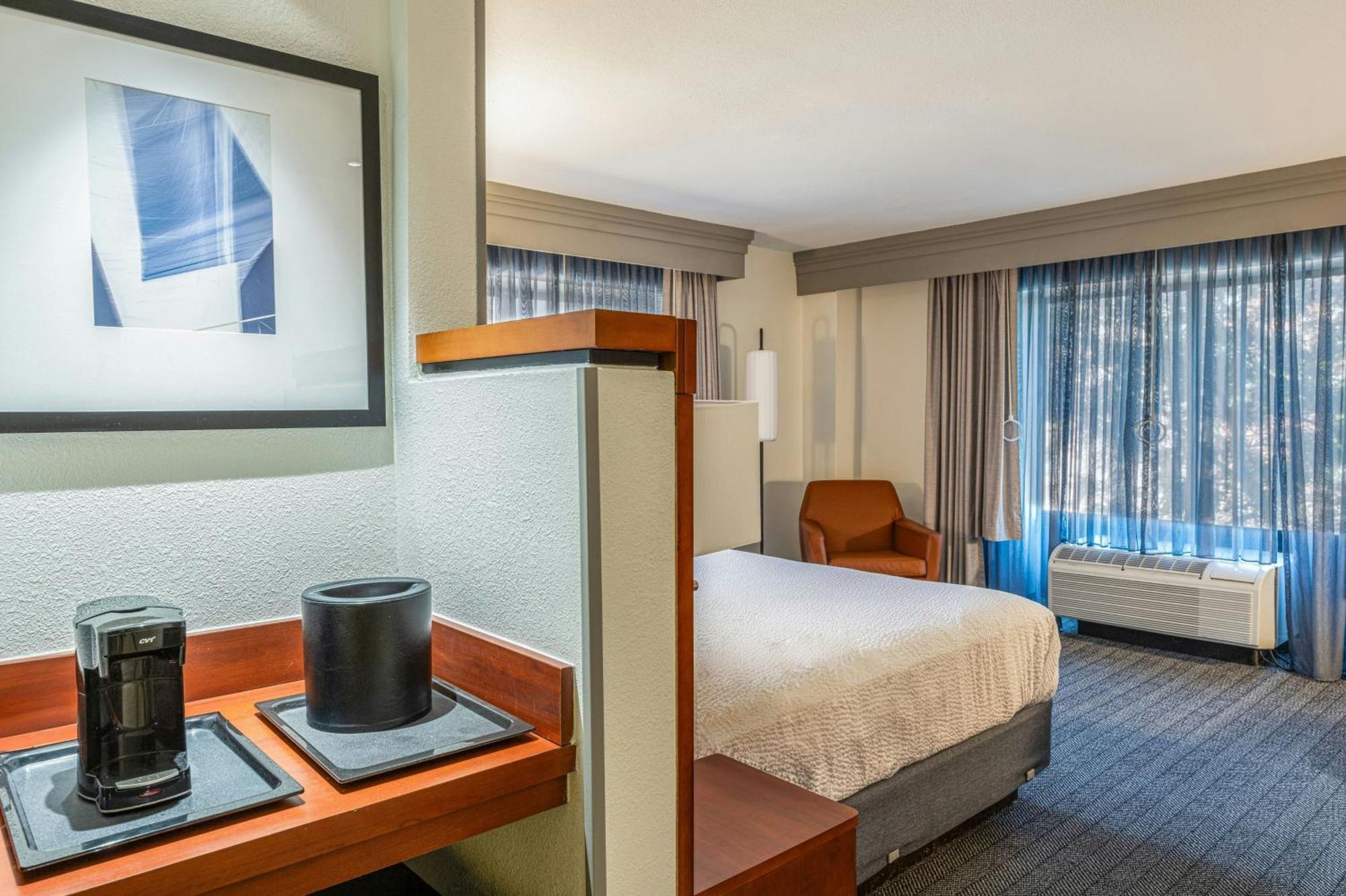 Courtyard By Marriott Wichita At Old Town Hotel Екстериор снимка