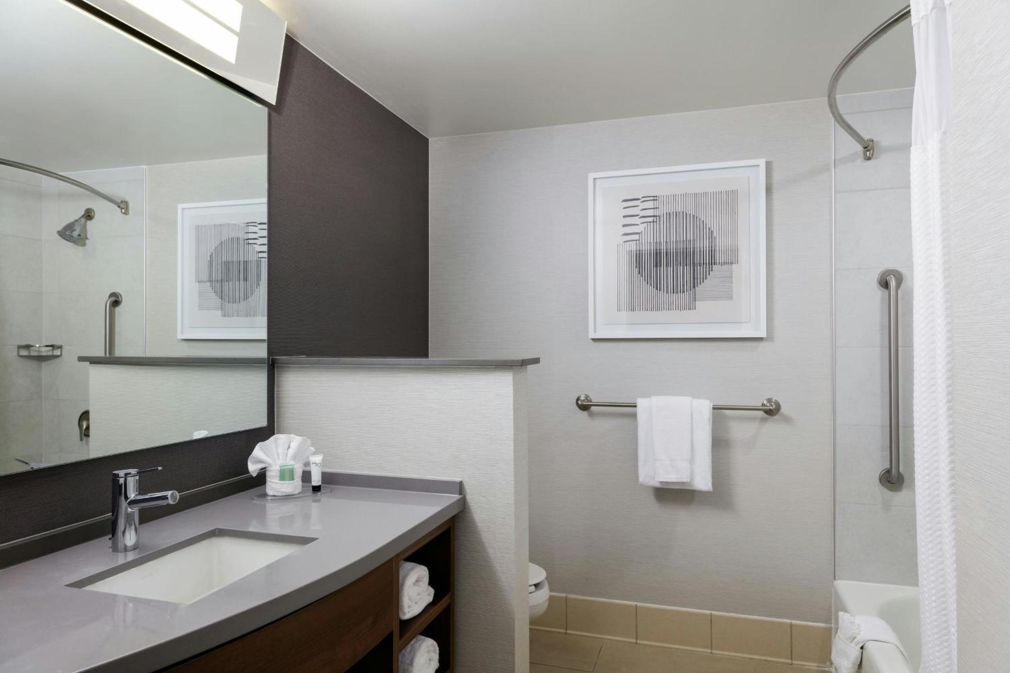 Courtyard By Marriott Wichita At Old Town Hotel Екстериор снимка