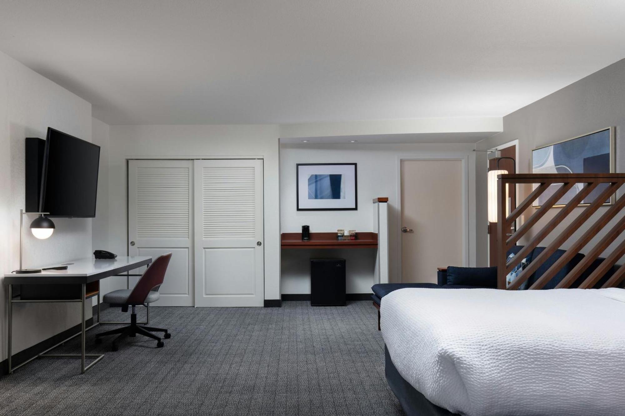Courtyard By Marriott Wichita At Old Town Hotel Екстериор снимка