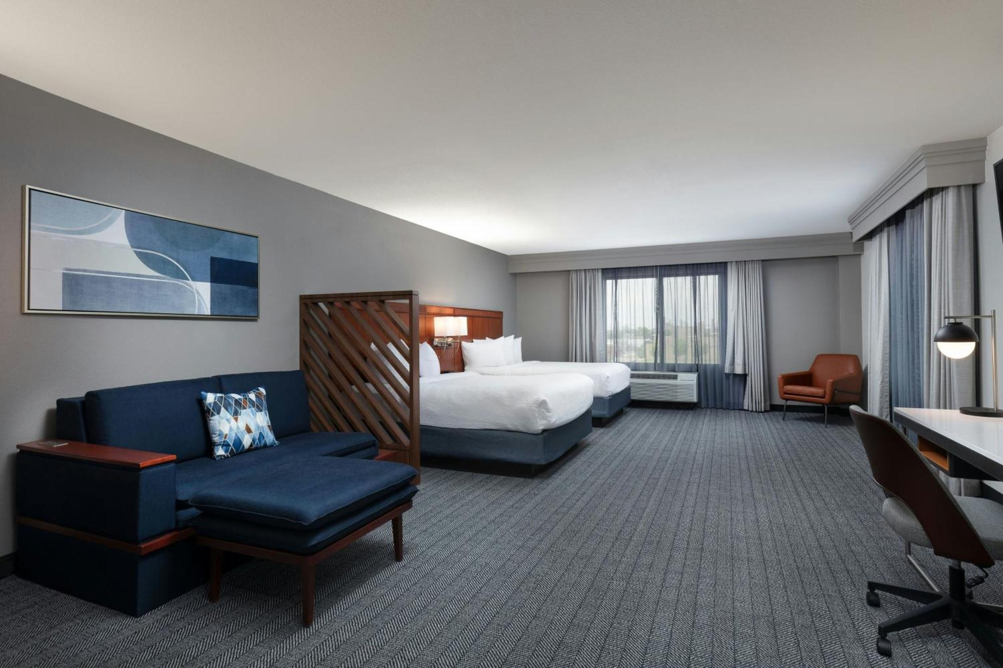 Courtyard By Marriott Wichita At Old Town Hotel Екстериор снимка