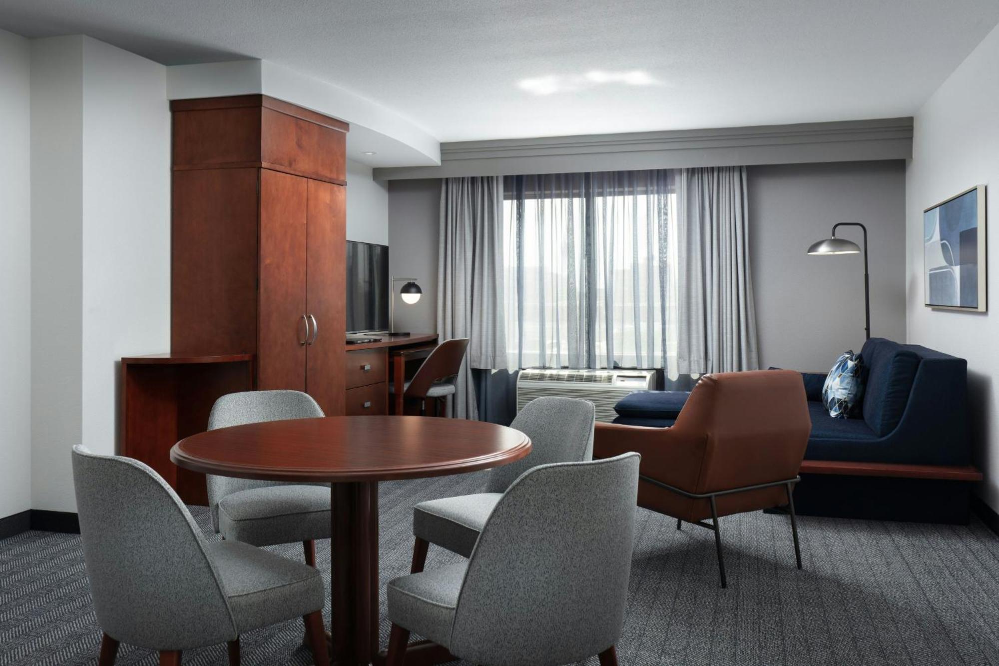 Courtyard By Marriott Wichita At Old Town Hotel Екстериор снимка